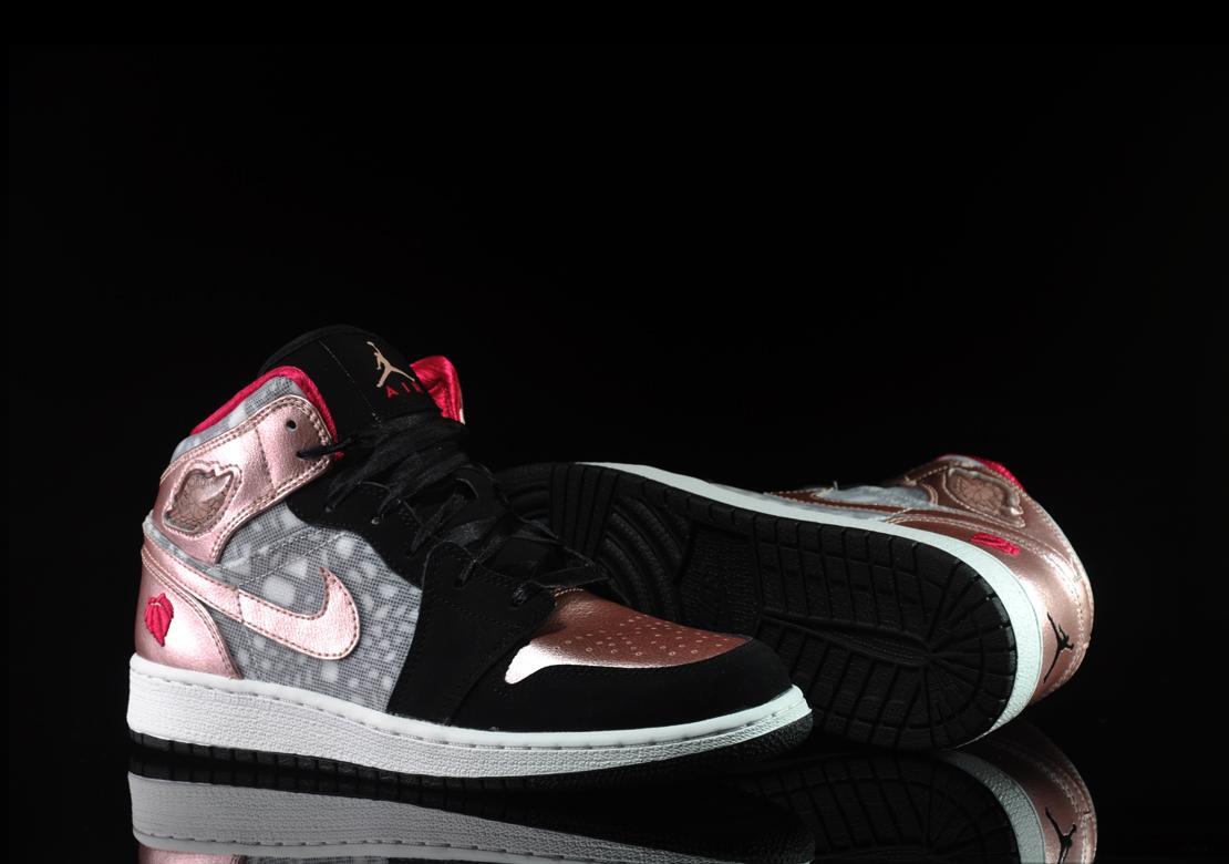 air-jordan-girls-1-phat-black-